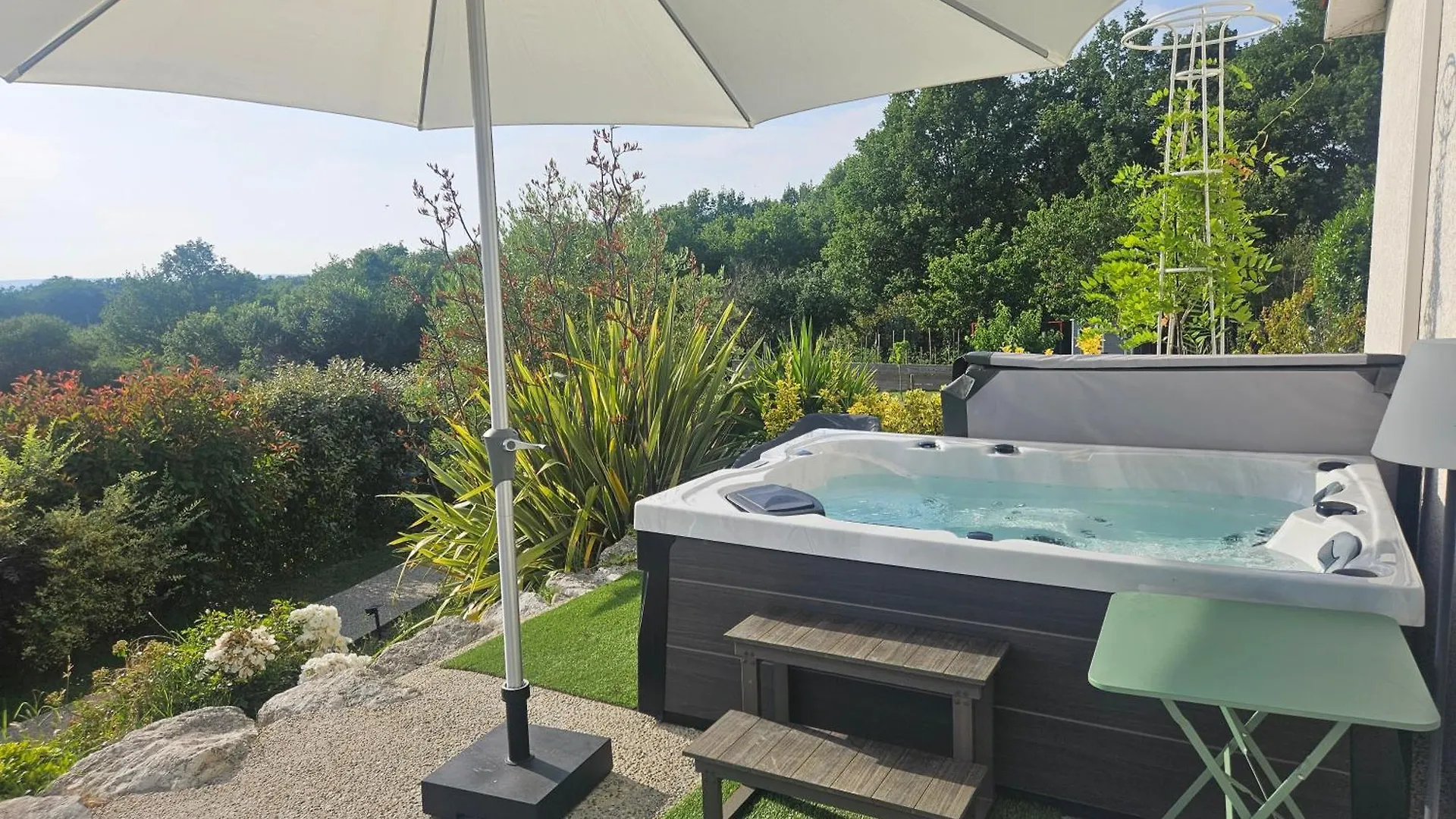 Le Coucher De Soleil Spa Bessens Frankrijk